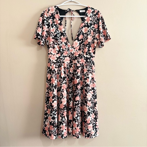 Black Flutter Sleeve A-Line Dress Pink Grey Floral & Deep V-Neck - Picture 1 of 16